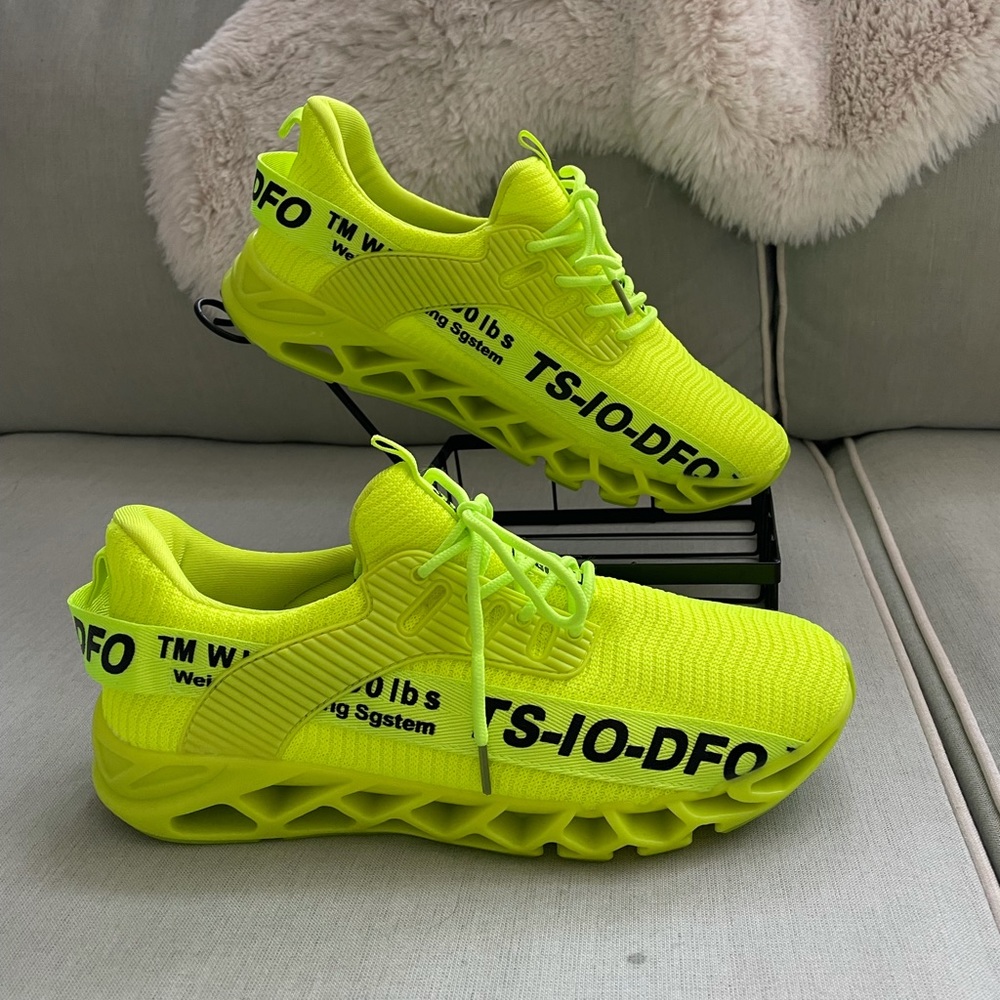 TSIO Sports Cross Train Sneakers